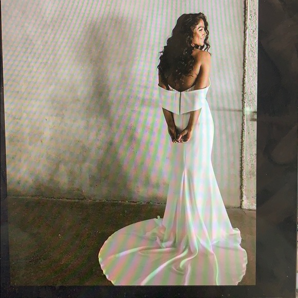 Wedding dress - Picture 2 of 2